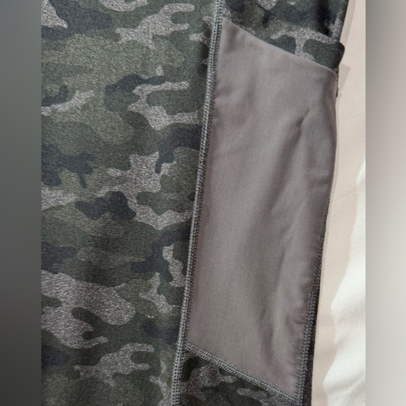 Fabletics Women On The Go PowerHold High Waisted Leggings Pockets Camo Size 2X - Picture 6 of 13